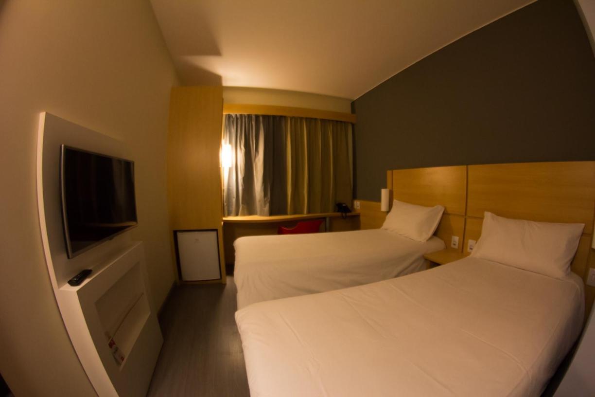 Hotel Ibis Catalão Extérieur photo